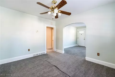 Living - 385 Creed St, Struthers, OH 44471 photo 8 of 9