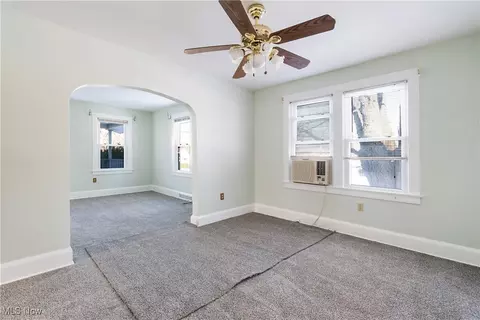 Living - 385 Creed St, Struthers, OH 44471 photo 7 of 9