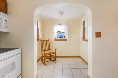 Entry Way - 385 Creed St, Struthers, OH 44471 photo 2 of 2