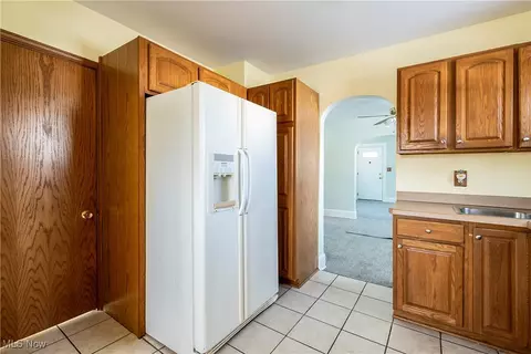 Kitchen - 385 Creed St, Struthers, OH 44471 photo 1 of 3