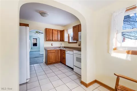 Kitchen - 385 Creed St, Struthers, OH 44471 photo 3 of 3