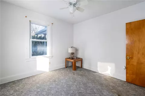 Bedroom - 385 Creed St, Struthers, OH 44471 photo 2 of 6