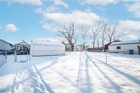 Exterior - 385 Creed St, Struthers, OH 44471 photo 6 of 8