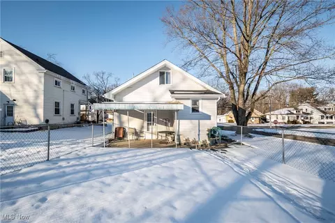 Exterior - 385 Creed St, Struthers, OH 44471 photo 4 of 8