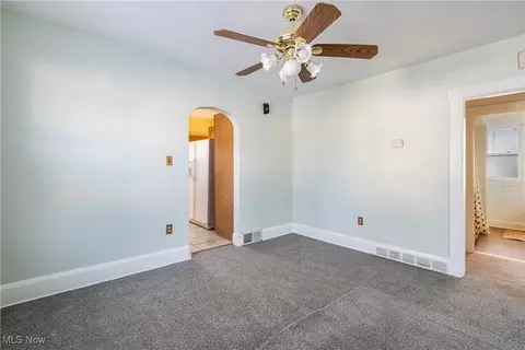 Living - 385 Creed St, Struthers, OH 44471 photo 9 of 9