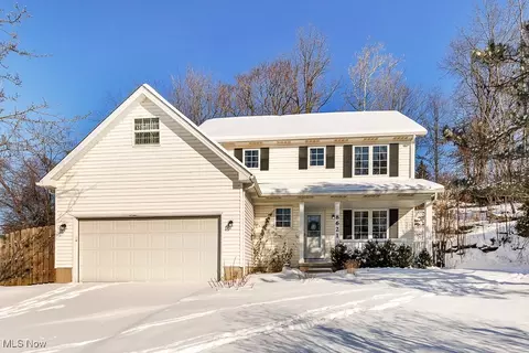 8621 Cherie Dr, Garfield Heights, OH 44125