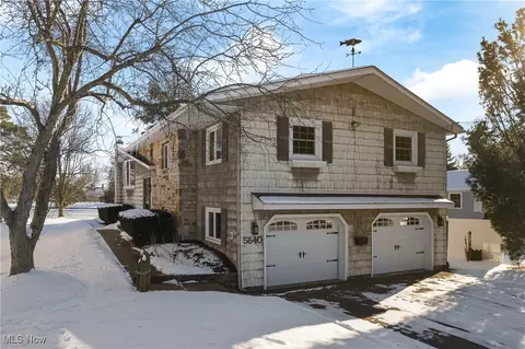 5640 W Boulevard Blvd NW, Canton, OH 44718