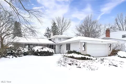26647 Chapel Hill Dr, North Olmsted, OH 44070