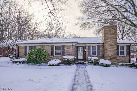 512 Glenwood St SW, North Canton, OH 44720