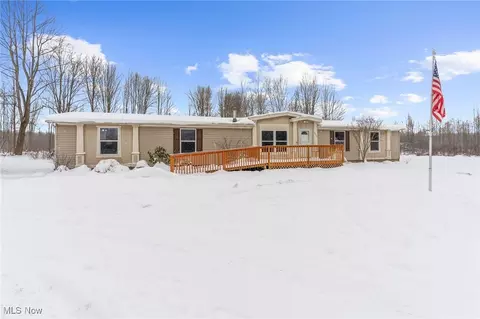 6480 Hammond Corners Rd, Pierpont, OH 44082