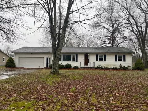 330 Susan Dr, Jefferson, OH 44047