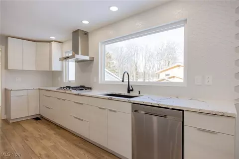 34835 Lakeview Dr, Solon, OH 44139 photo 9