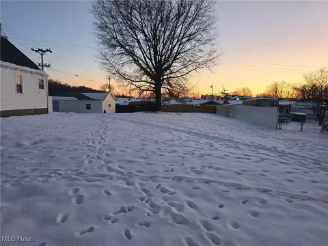 1216 21st St, Vienna, WV 26105