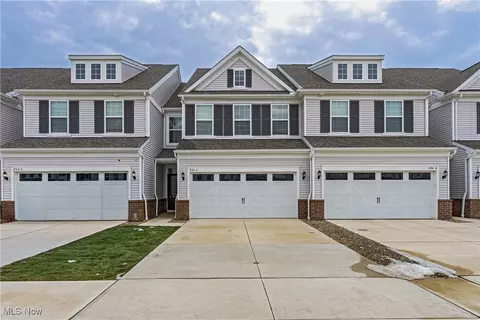 850 Dipper Ln #3, Aurora, OH 44202
