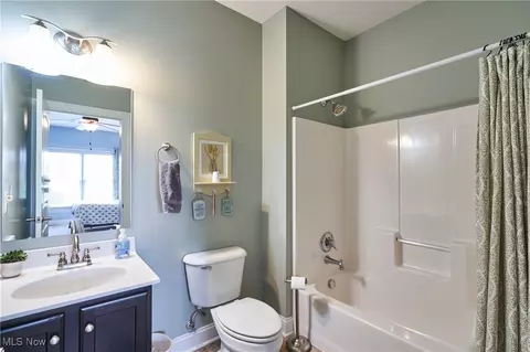 Bath - 10460 Thicket Trl, Doylestown, OH 44230 photo 3 of 3
