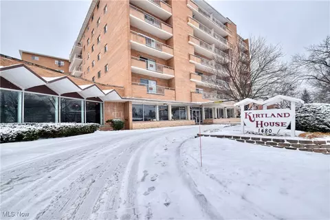 1480 Warren Rd #514, Lakewood, OH 44107