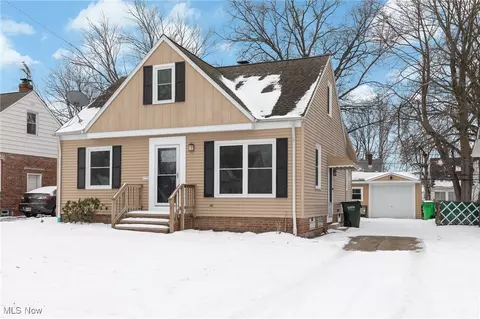 452 E 327th St, Willowick, OH 44095