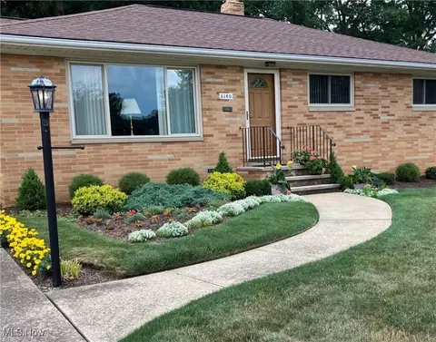 6140 Fieldstone Trl, Seven Hills, OH 44131