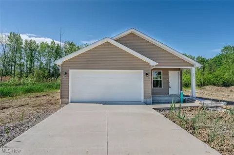 2235 Arrowhead St, Lorain, OH 44052