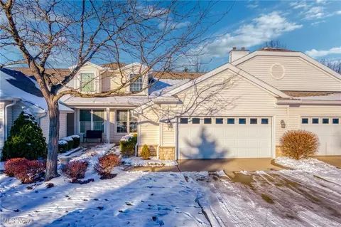 2 Whitaker Cv, Avon Lake, OH 44012