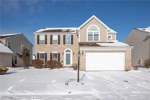 821 Horseshoe Way, Avon Lake, OH 44012