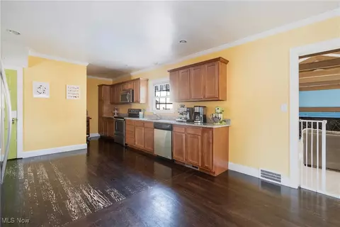 Kitchen - 5749 Gilbert Dr, Boardman, OH 44512 photo 5 of 6