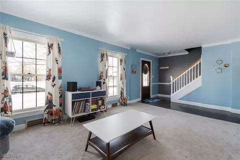 Living - 5749 Gilbert Dr, Boardman, OH 44512 photo 2 of 5