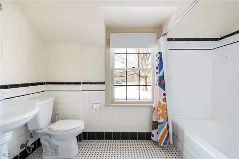 Bath - 5749 Gilbert Dr, Boardman, OH 44512 photo 2 of 3
