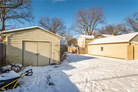 Exterior - 5749 Gilbert Dr, Boardman, OH 44512 photo 5 of 8