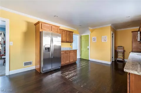 Kitchen - 5749 Gilbert Dr, Boardman, OH 44512 photo 4 of 6