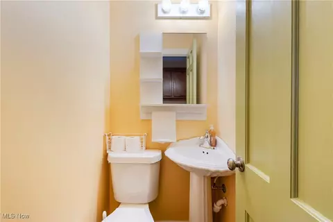 Bath - 5749 Gilbert Dr, Boardman, OH 44512 photo 1 of 3