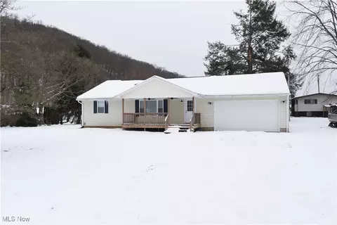 124 Elm Ln, Sistersville, WV 26175