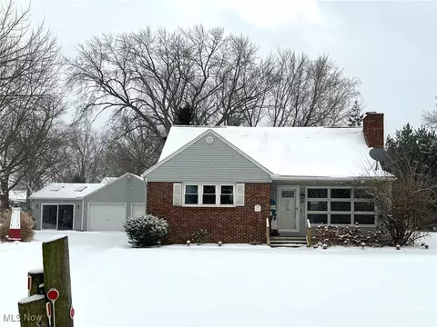 4271 Edgewater Dr, Vermilion, OH 44089