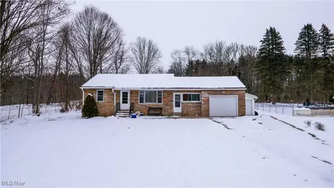 8555 Davis St, Garrettsville, OH 44231