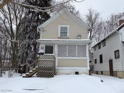 499 Scheck St, Akron, OH 44307