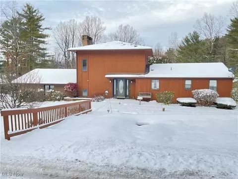 9275 Lakewood Dr, Mineral City, OH 44656