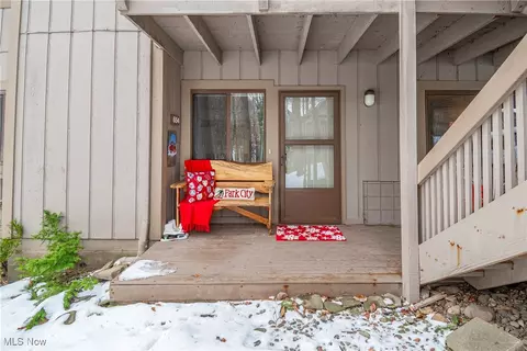 654 Meredith Ln, Cuyahoga Falls, OH 44223