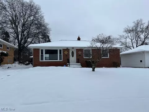 4465 E Frontenac Dr, Warrensville Heights, OH 44128