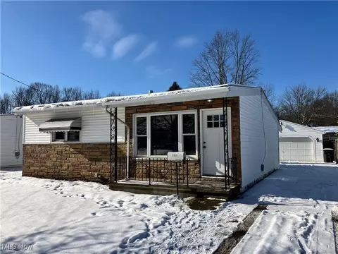 2928 Derby St, Akron, OH 44314