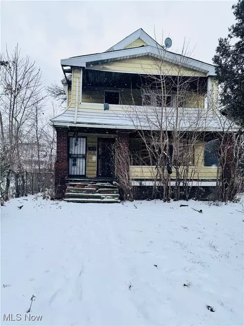 904 Paxton Rd, Cleveland, OH 44108