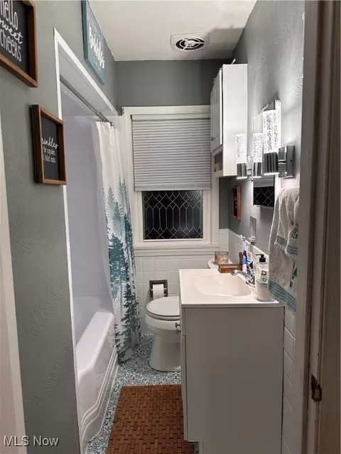Bath - 1134 Bell Ave, Elyria, OH 44035 photo 1 of 1