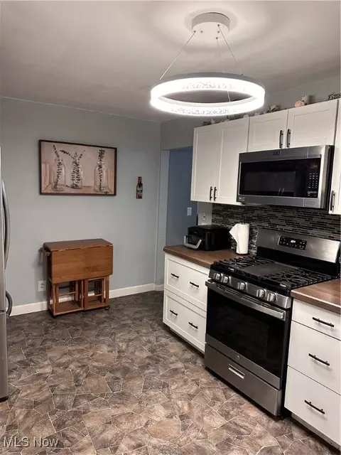 Kitchen - 1134 Bell Ave, Elyria, OH 44035 photo 2 of 2