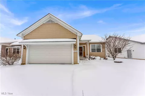 18238 Crystal Lakes Dr, North Royalton, OH 44133