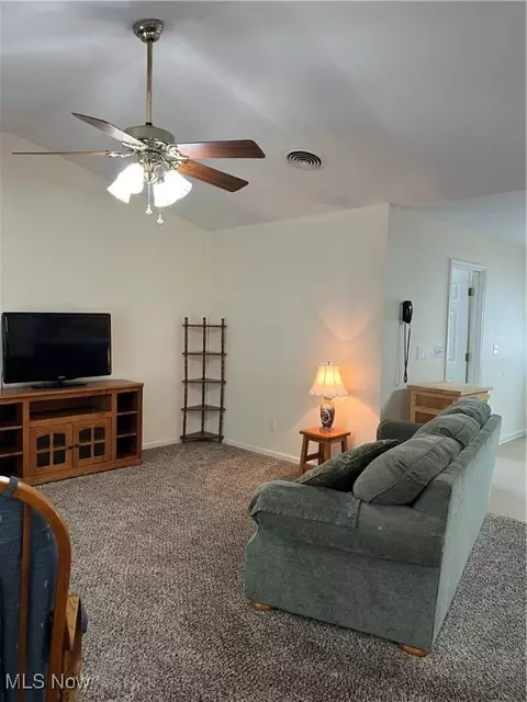 4805 Carpenter Rd, Ashtabula, OH 44004 photo 2