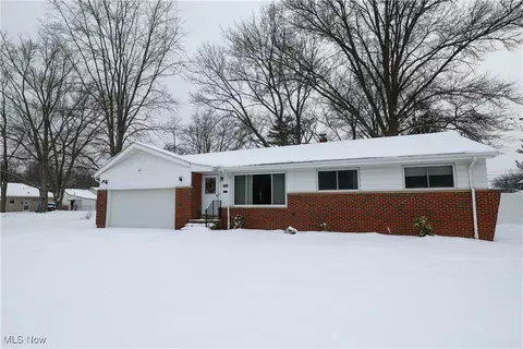 7882 List Ln, Parma, OH 44130