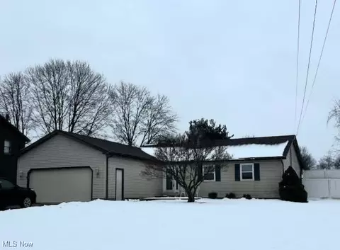 8567 Hilltop Dr, Youngstown, OH 44514