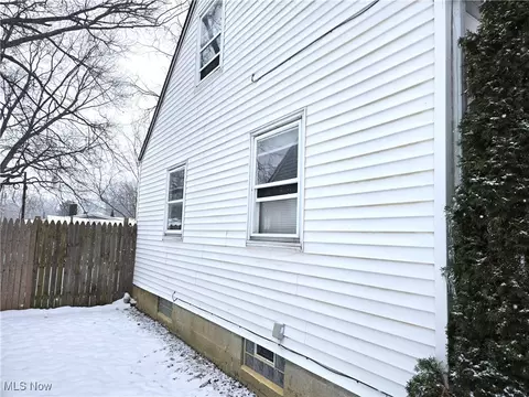 Exterior - 601 Cornell Ave, Elyria, OH 44035 photo 4 of 6