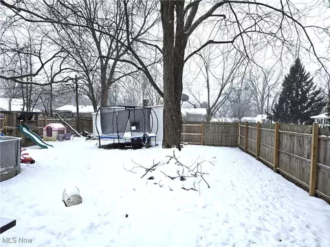 Exterior - 601 Cornell Ave, Elyria, OH 44035 photo 5 of 6