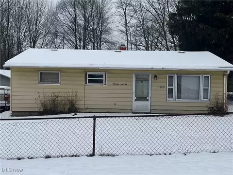 1342 Berwick Ave, Youngstown, OH 44505