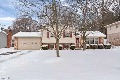 1217 Grassmere St SE, North Canton, OH 44709